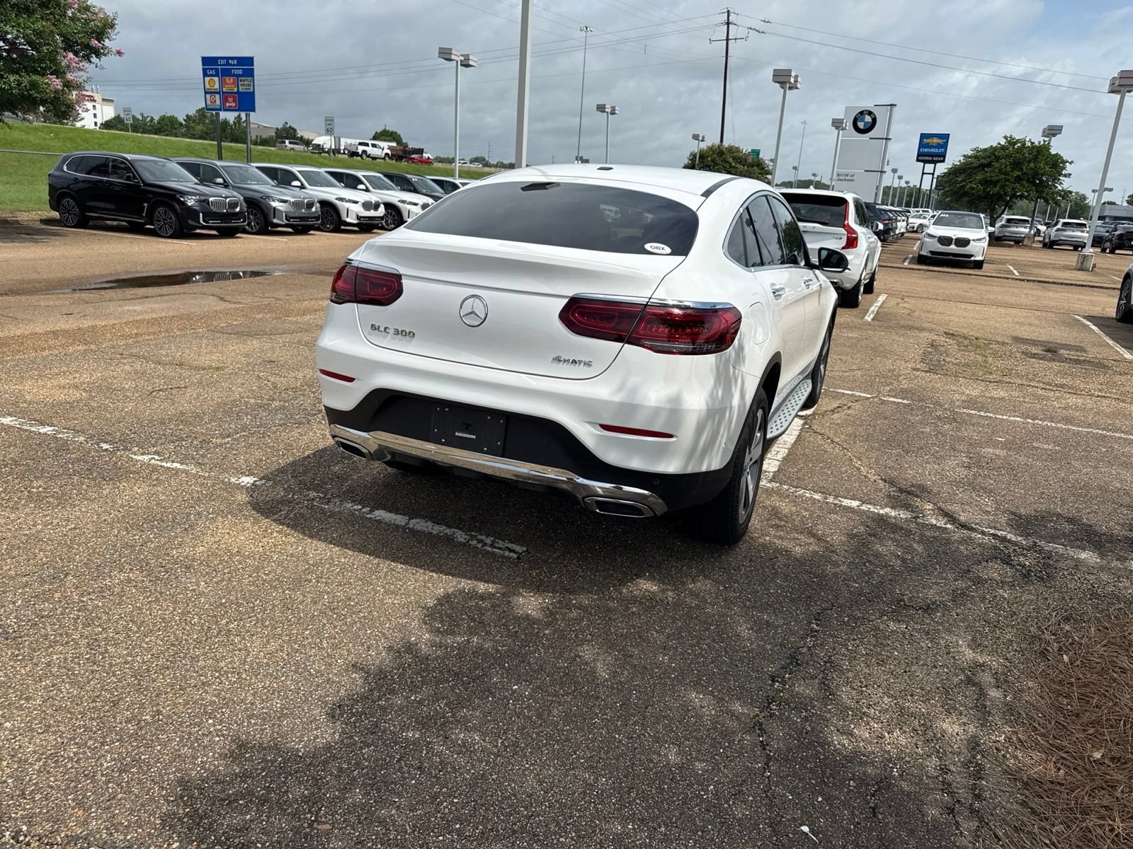 Used 2023 Mercedes-Benz GLC 300 4MATIC Coupe image 5