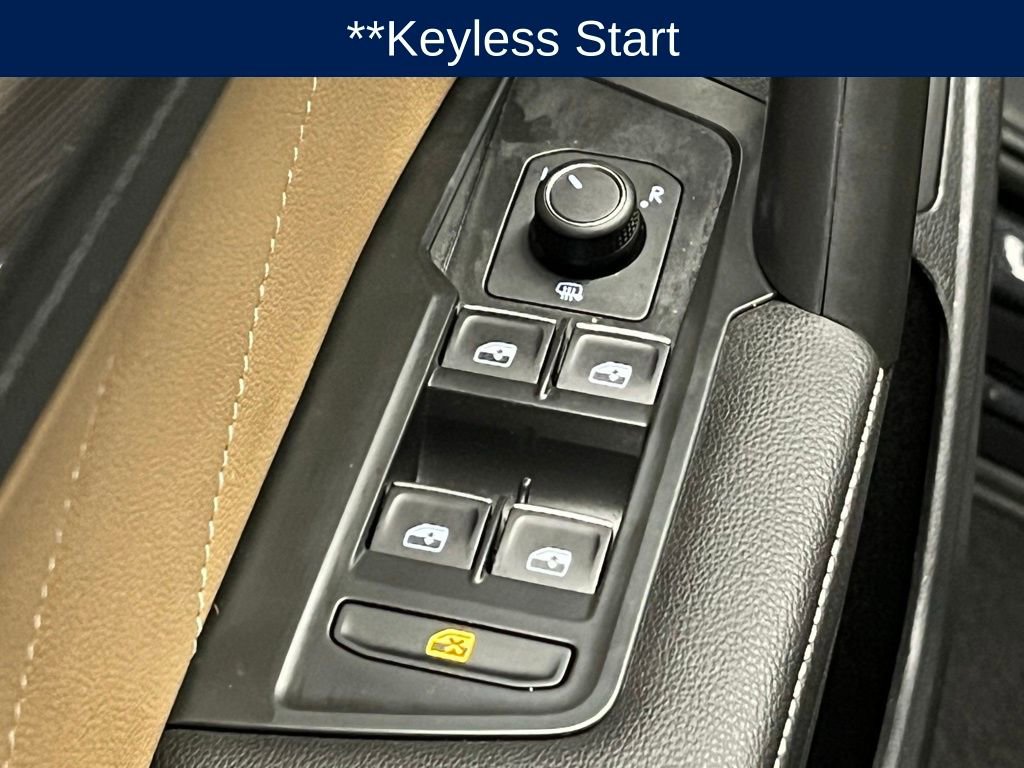 Used 2024 Volkswagen Tiguan SE w/ Panoramic Sunroof Package image 15
