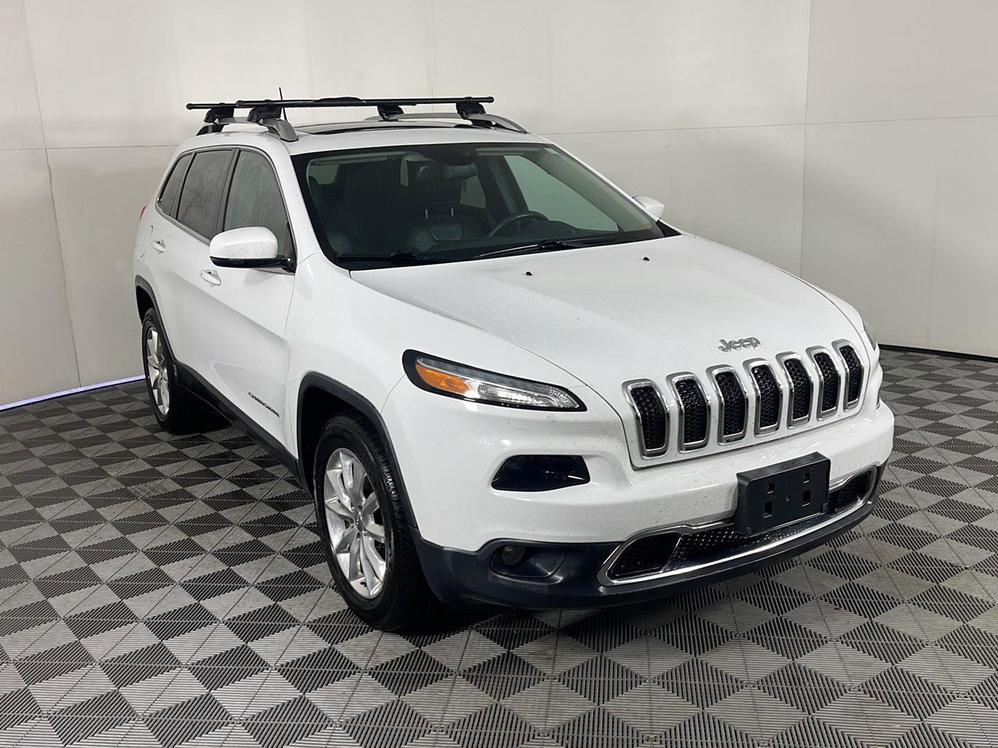 Used 2016 Jeep Cherokee Limited image 4