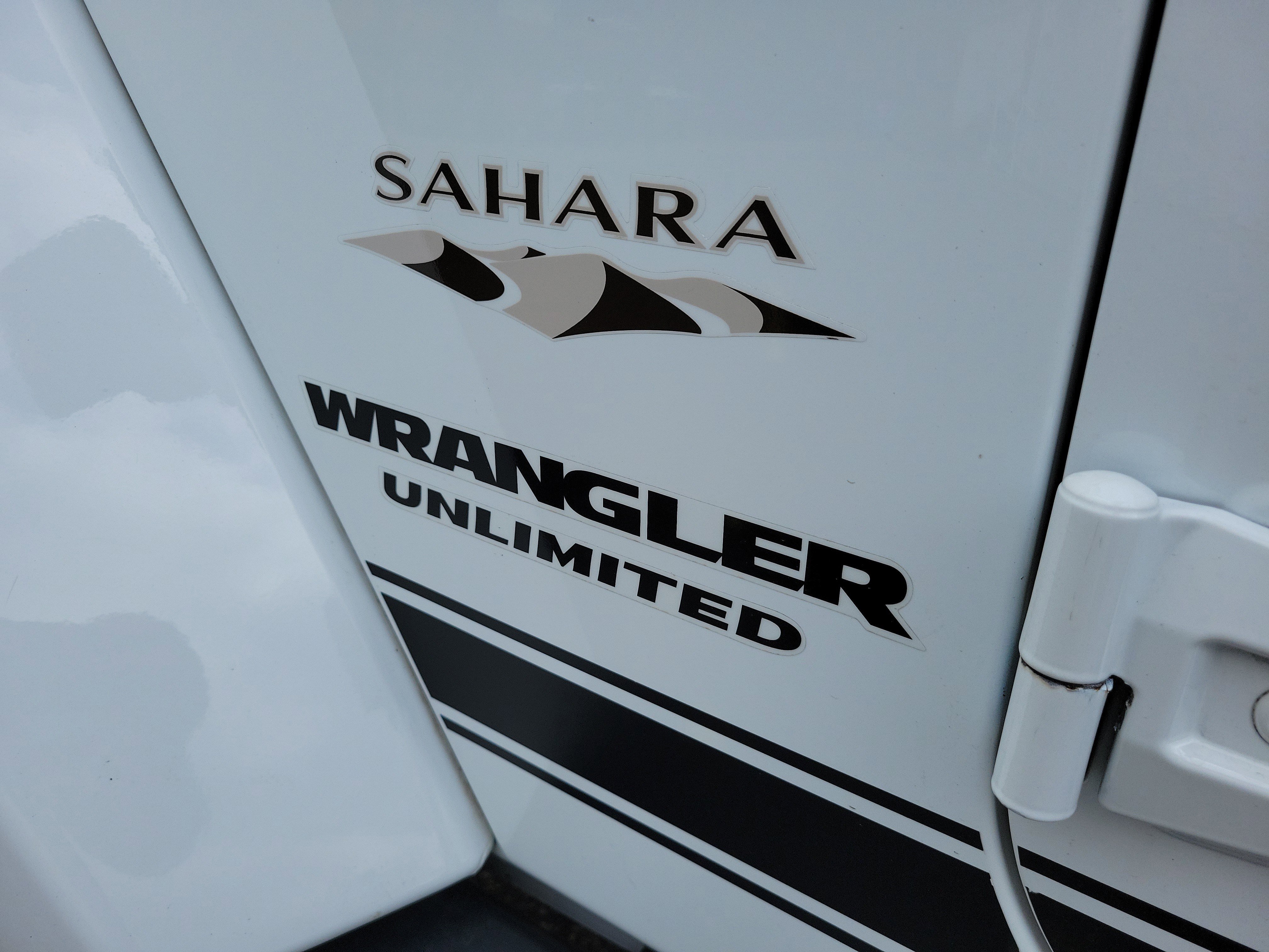 Used 2017 Jeep Wrangler Unlimited Sahara w/ Dual Top Group image 27