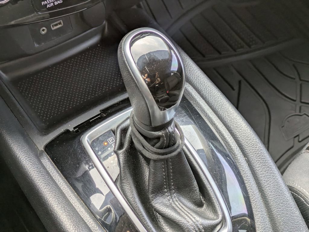 Used 2019 Nissan Rogue SV image 24