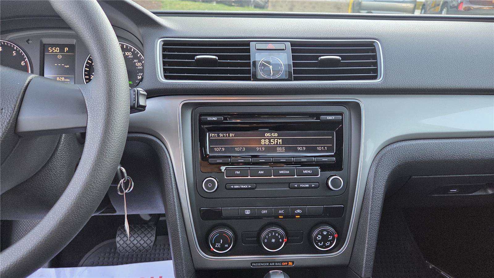 Used 2013 Volkswagen Passat 2.5 S FWD image 17