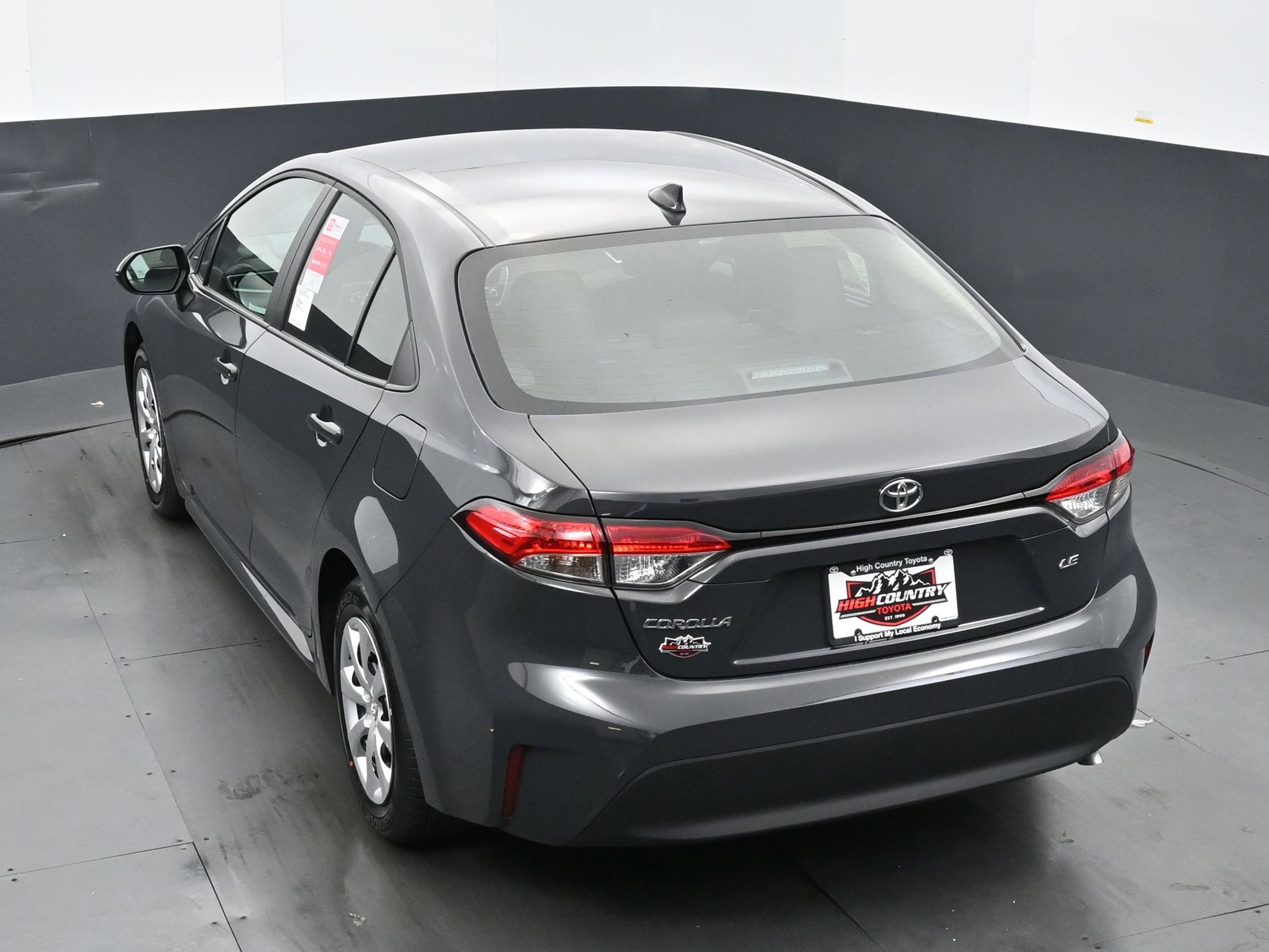 Used 2025 Toyota Corolla LE image 31