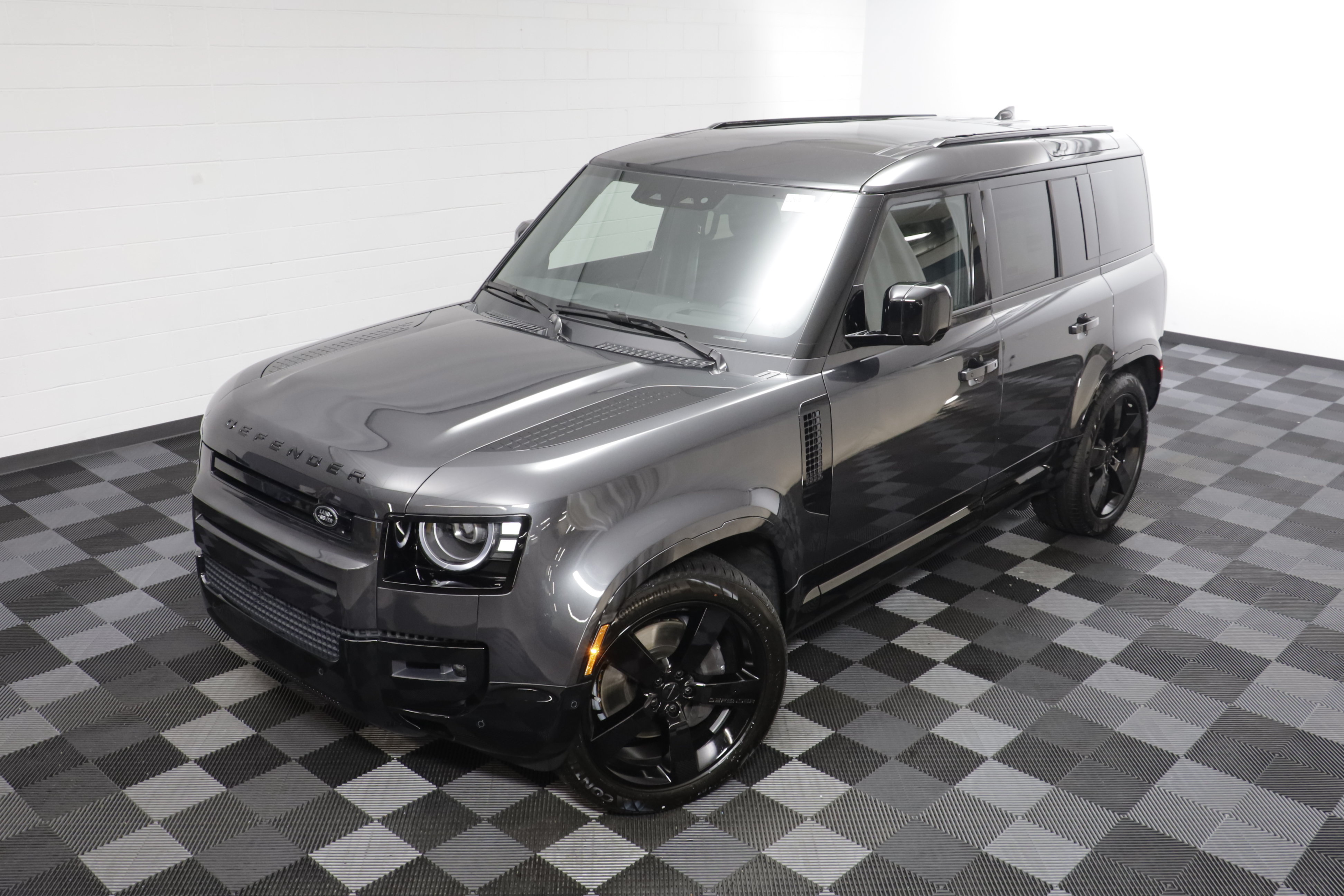 New 2026 Land Rover Defender 110 X-Dynamic SE AWD/4WD image 2