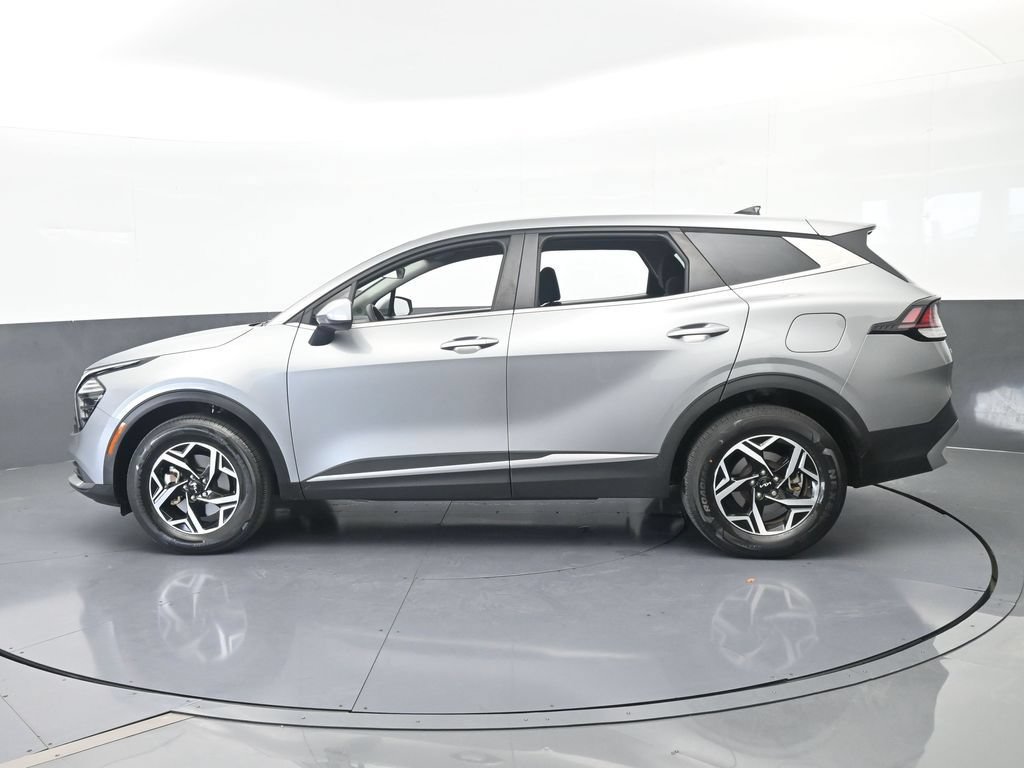 Used 2024 Kia Sportage LX AWD/4WD image 3