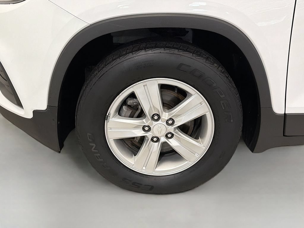 Used 2020 Chevrolet Trax LT w/ Sun & Sound Package FWD image 41