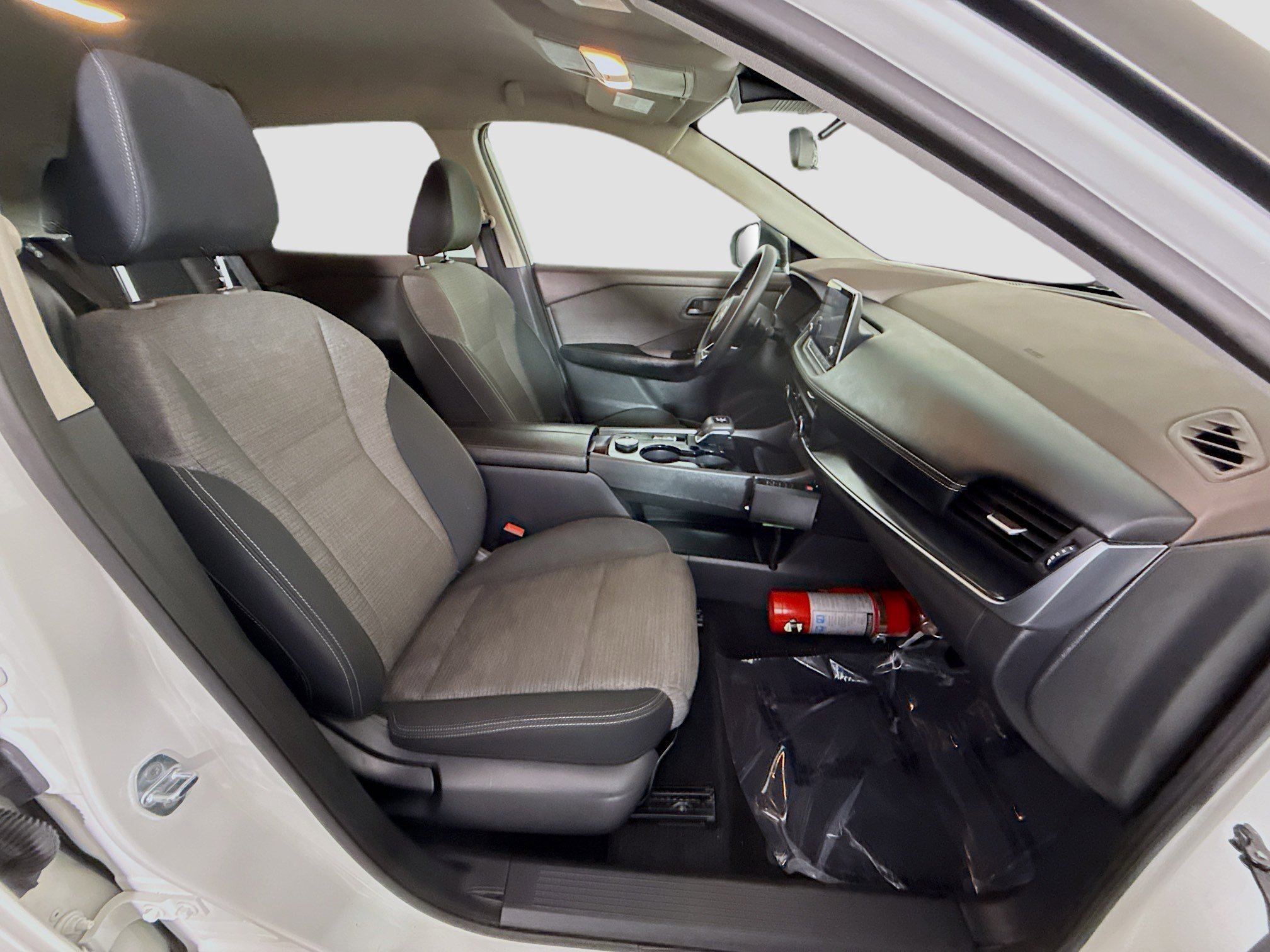Used 2022 Nissan Rogue S AWD/4WD image 29