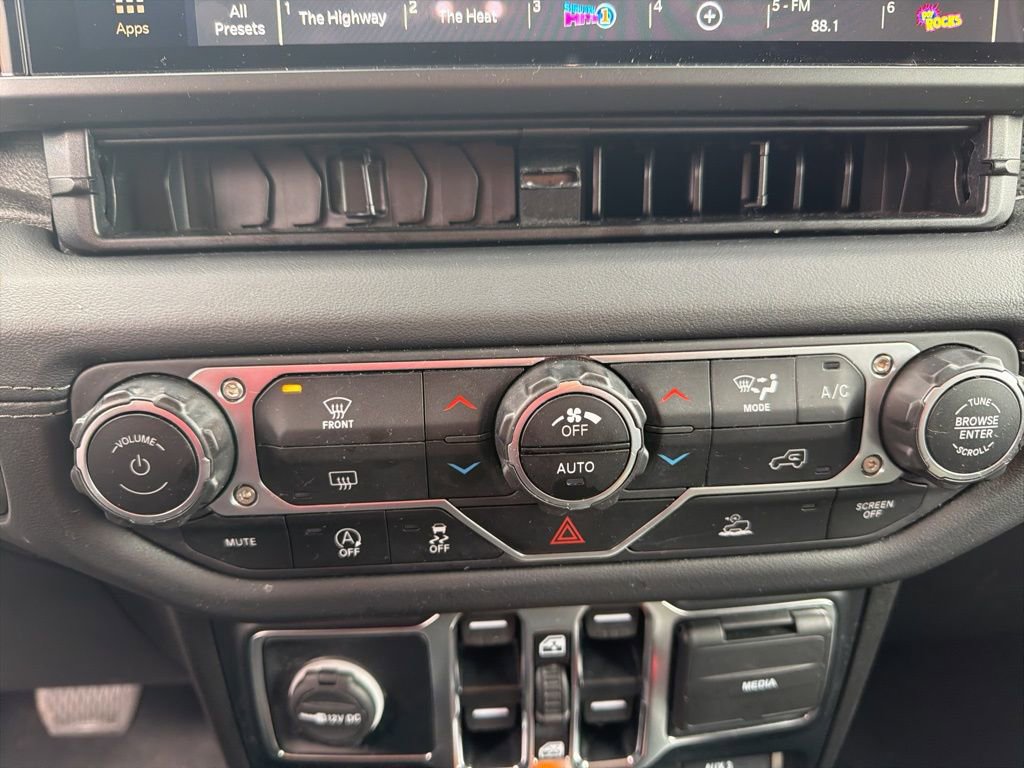 Used 2024 Jeep Wrangler Rubicon image 28