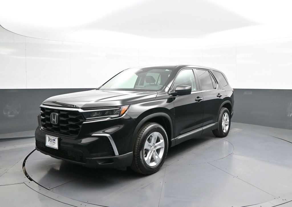 Used 2023 Honda Pilot LX image 1