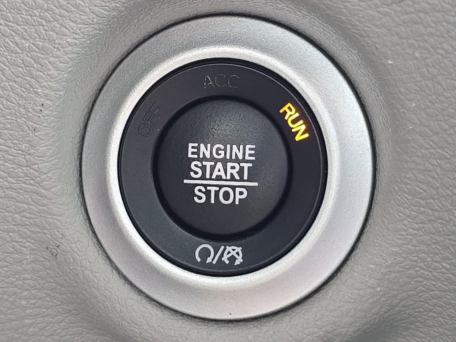Used 2024 Chrysler Pacifica Touring-L FWD image 5