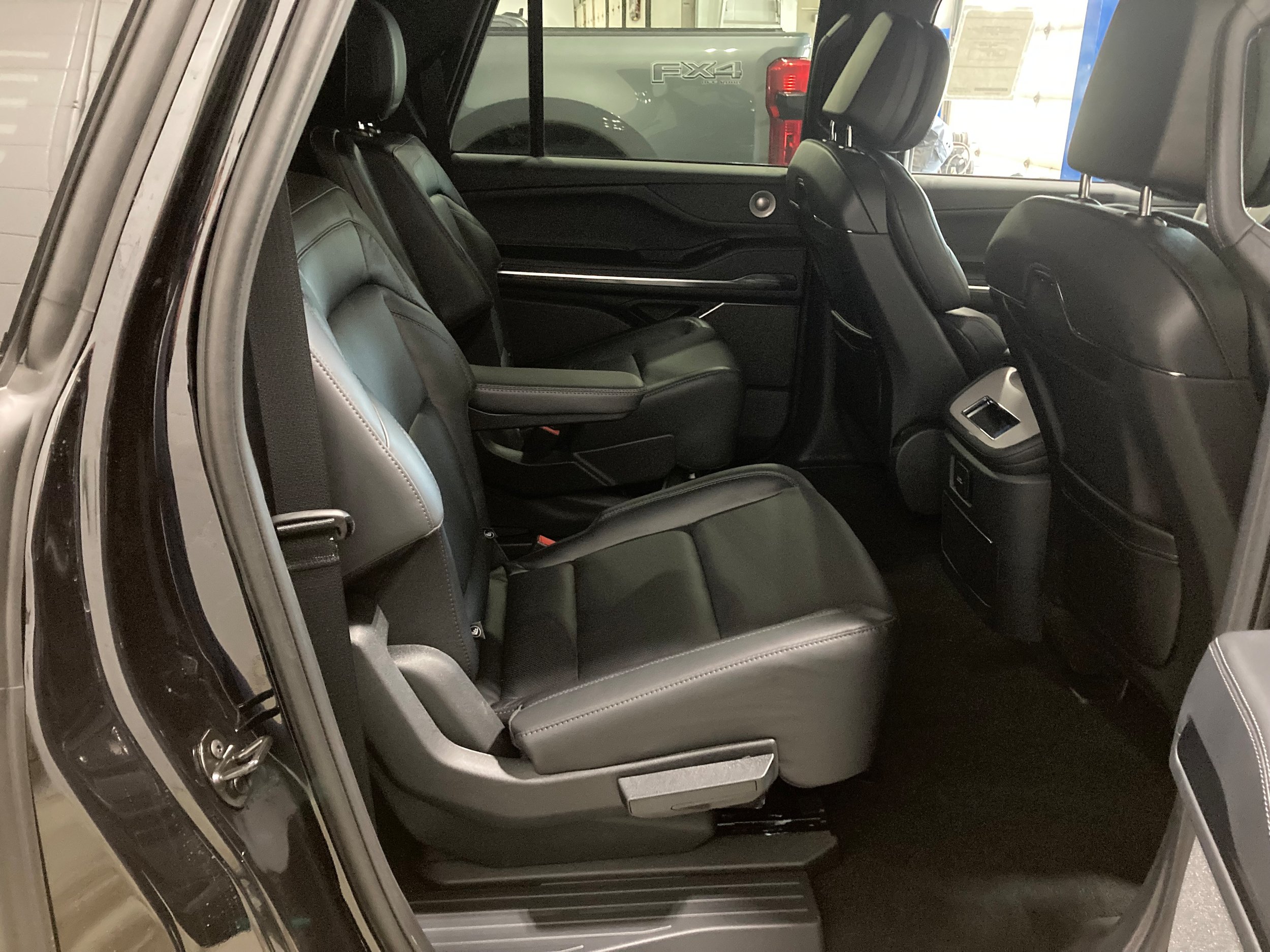 Used 2026 Lincoln Navigator L Reserve w/ Jet Appearance Package AWD/4WD image 7