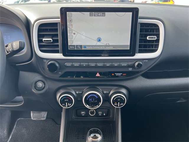 Used 2023 Hyundai Venue Limited image 21
