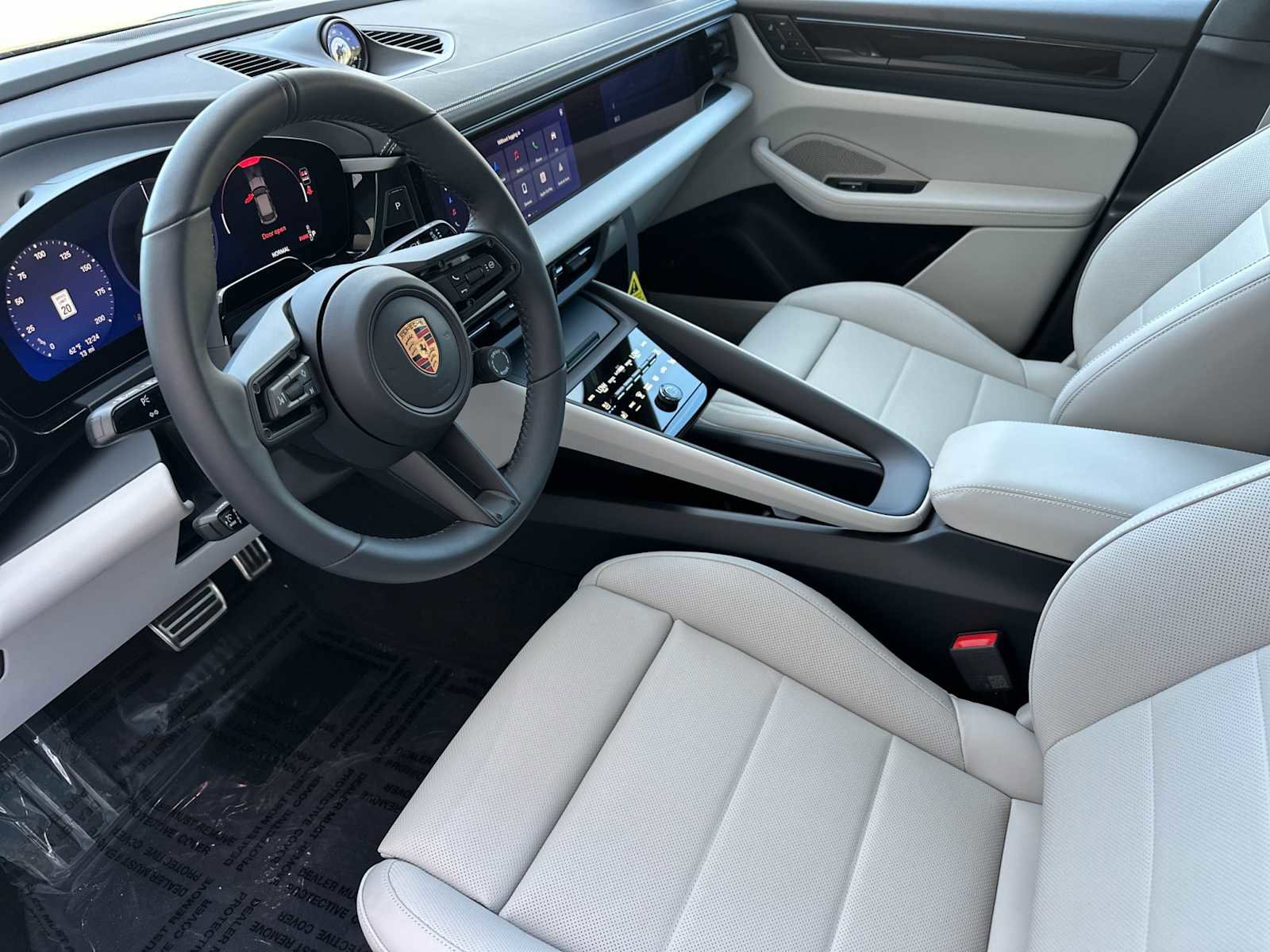 New 2026 Porsche Macan Electric RWD image 4