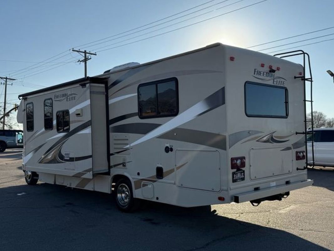 Used 2015 Ford E-450 and Econoline 450 Super Duty w/ Motorhome Prep Package image 6