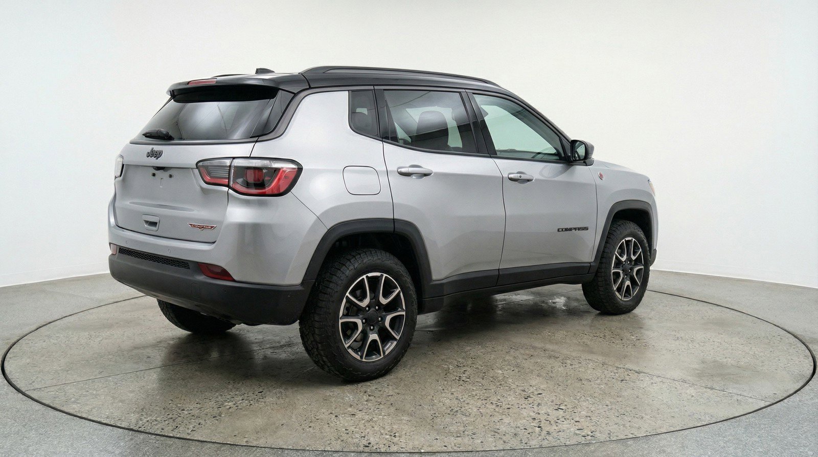 Used 2025 Jeep Compass Trailhawk image 9