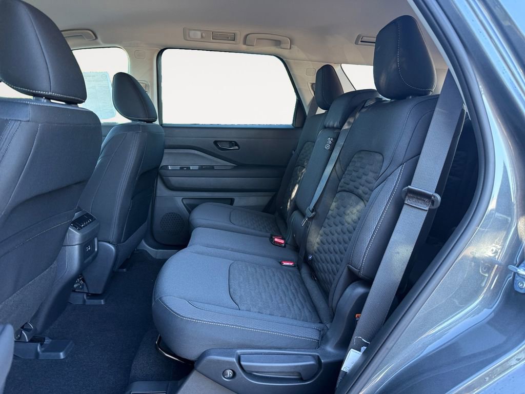 New 2025 Nissan Pathfinder SV image 13