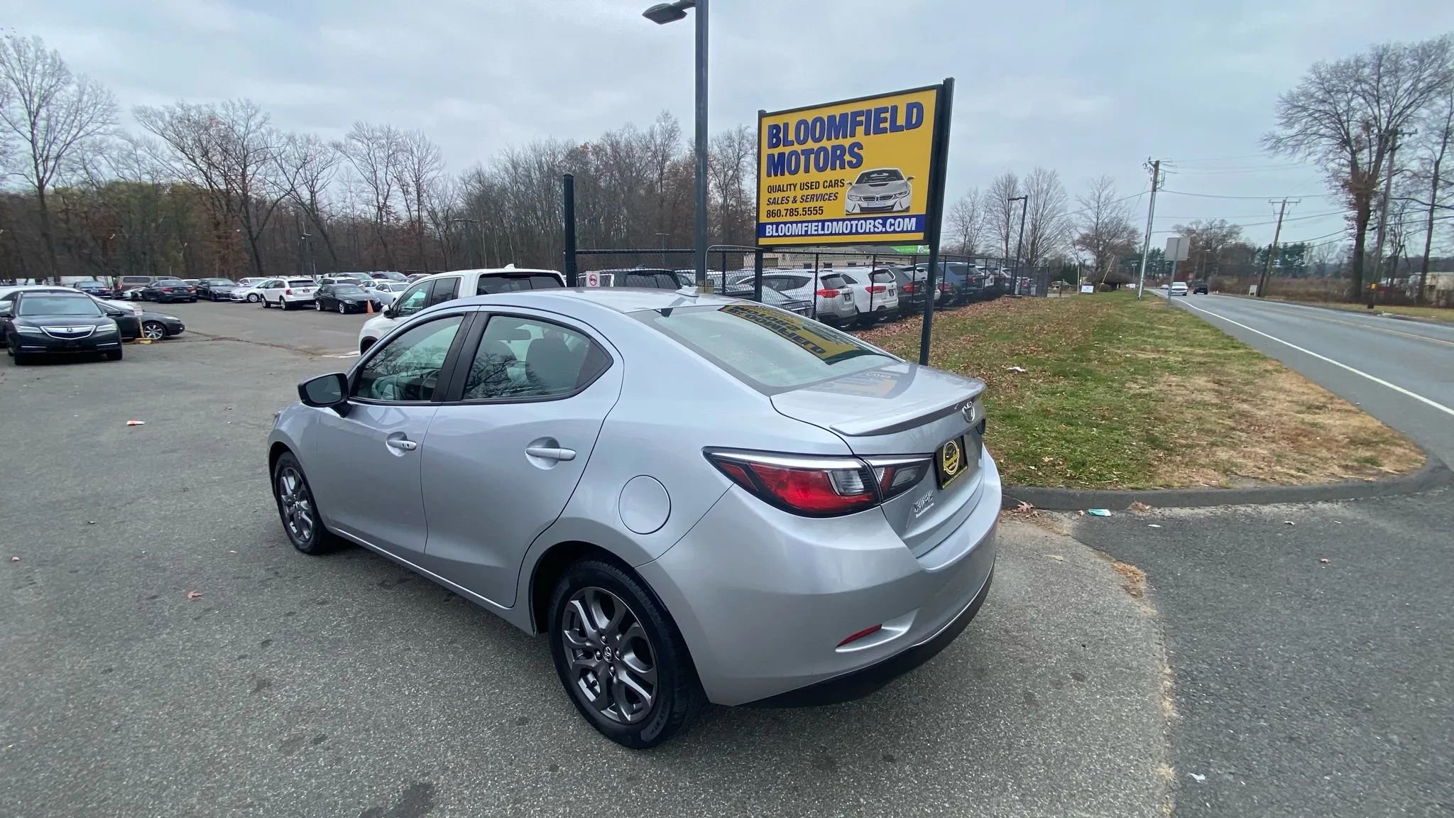 Used 2019 Toyota Yaris LE image 3
