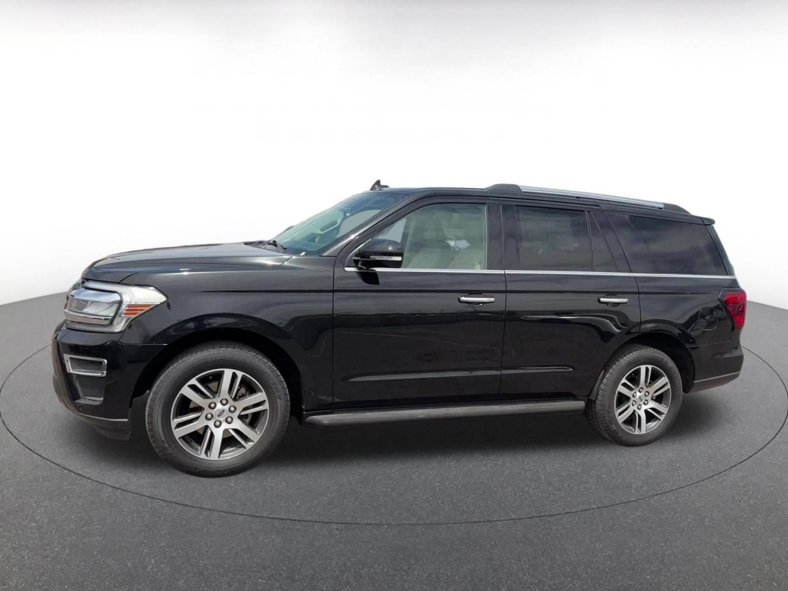 Used 2024 Ford Expedition Limited RWD image 8