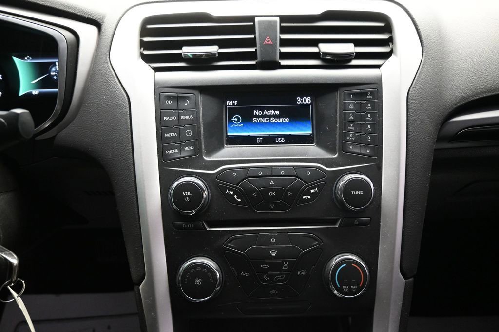 Used 2016 Ford Fusion SE AWD/4WD image 17