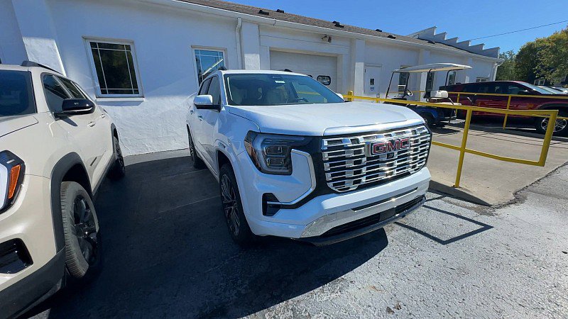 New 2026 GMC Terrain Denali w/ LPO, Floor Liner Package image 8