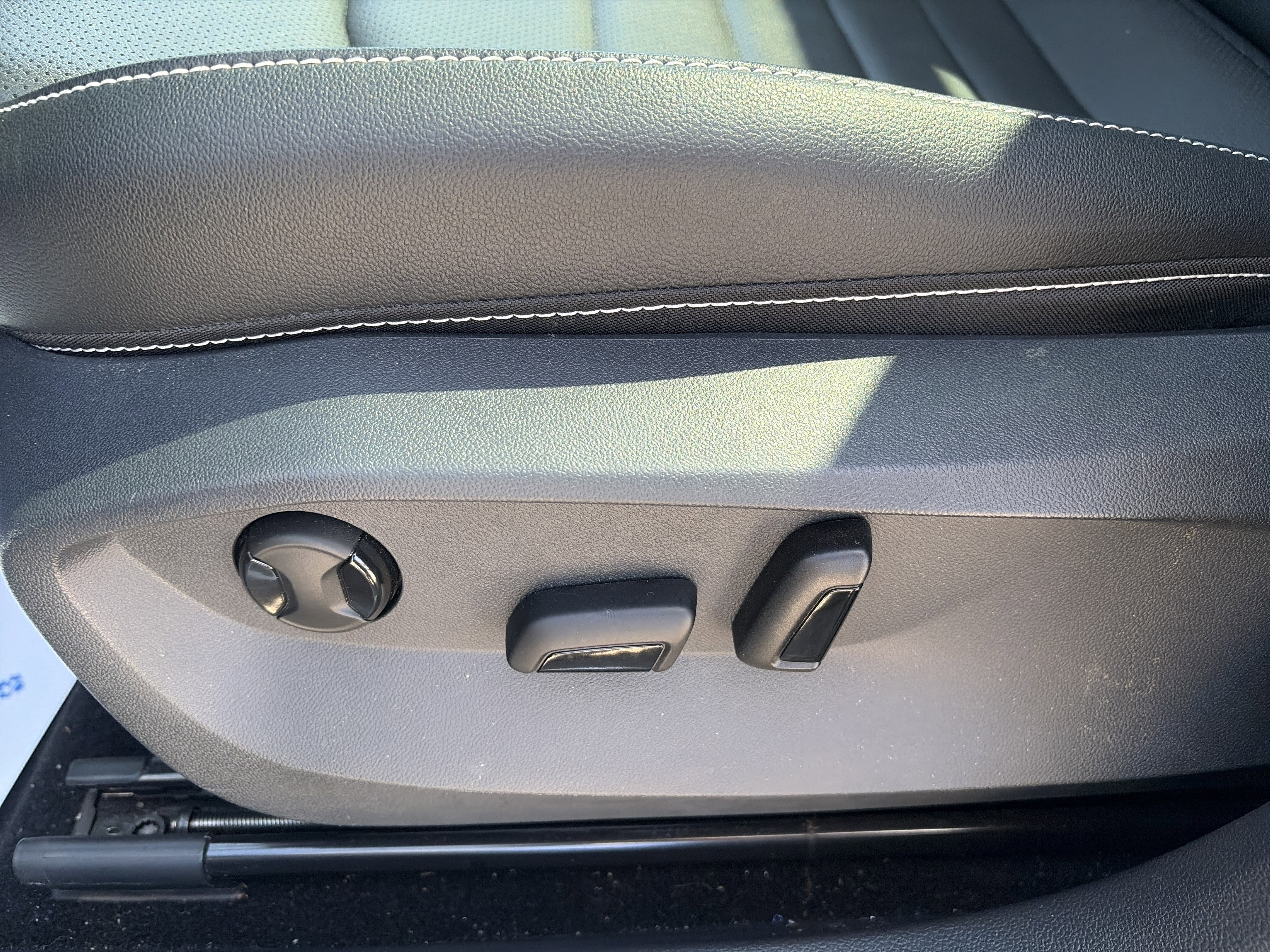 Used 2023 Volkswagen Taos SEL image 24