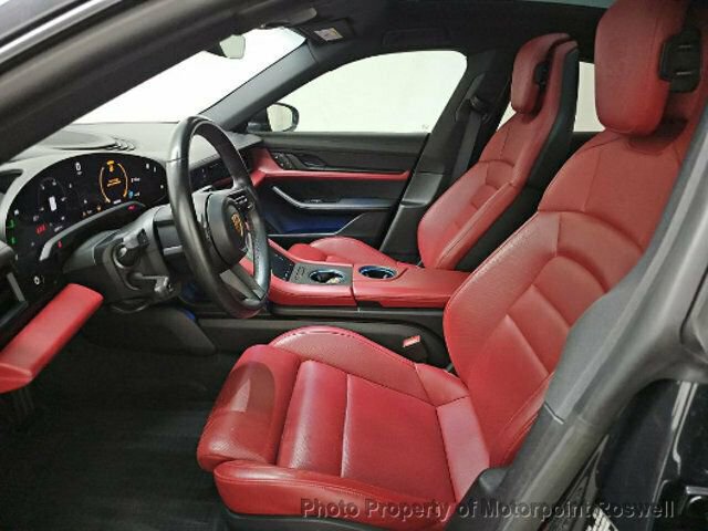 Used 2023 Porsche Taycan image 4