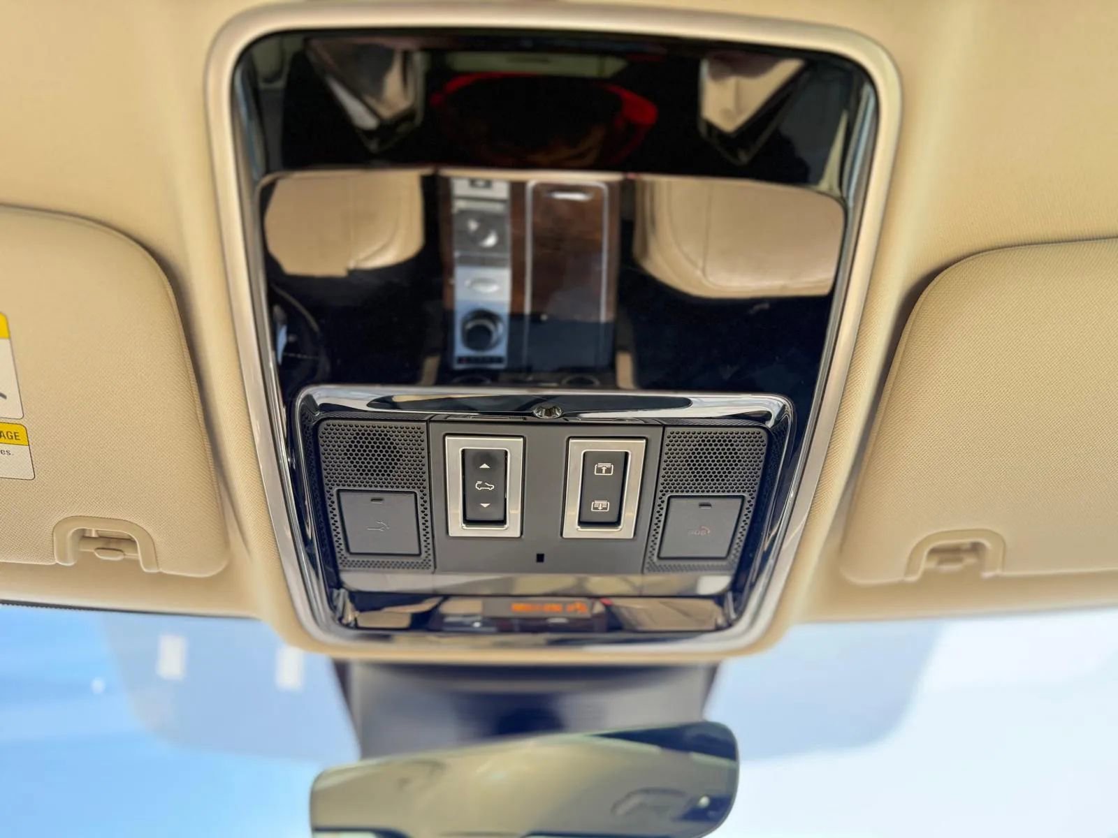 Used 2018 Land Rover Range Rover Supercharged AWD/4WD image 17