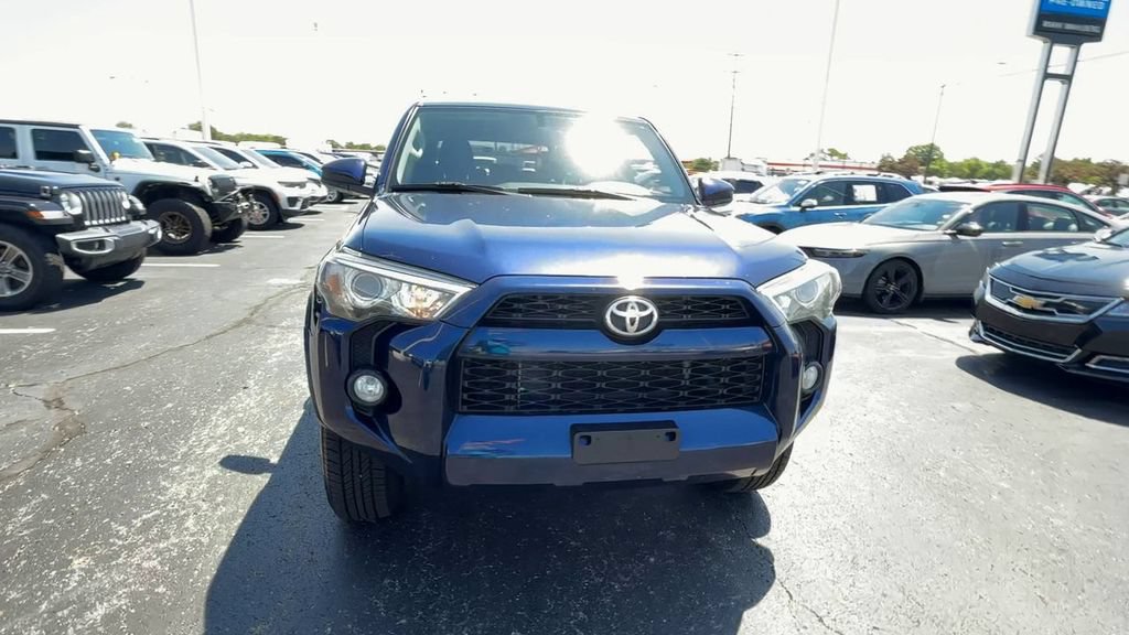 Used 2016 Toyota 4Runner SR5 AWD/4WD image 3