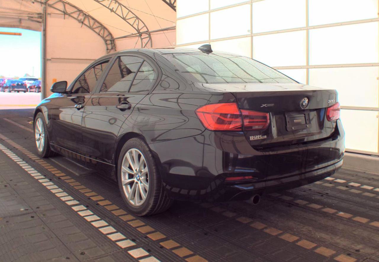 Used 2017 BMW 320i xDrive Sedan AWD/4WD image 8