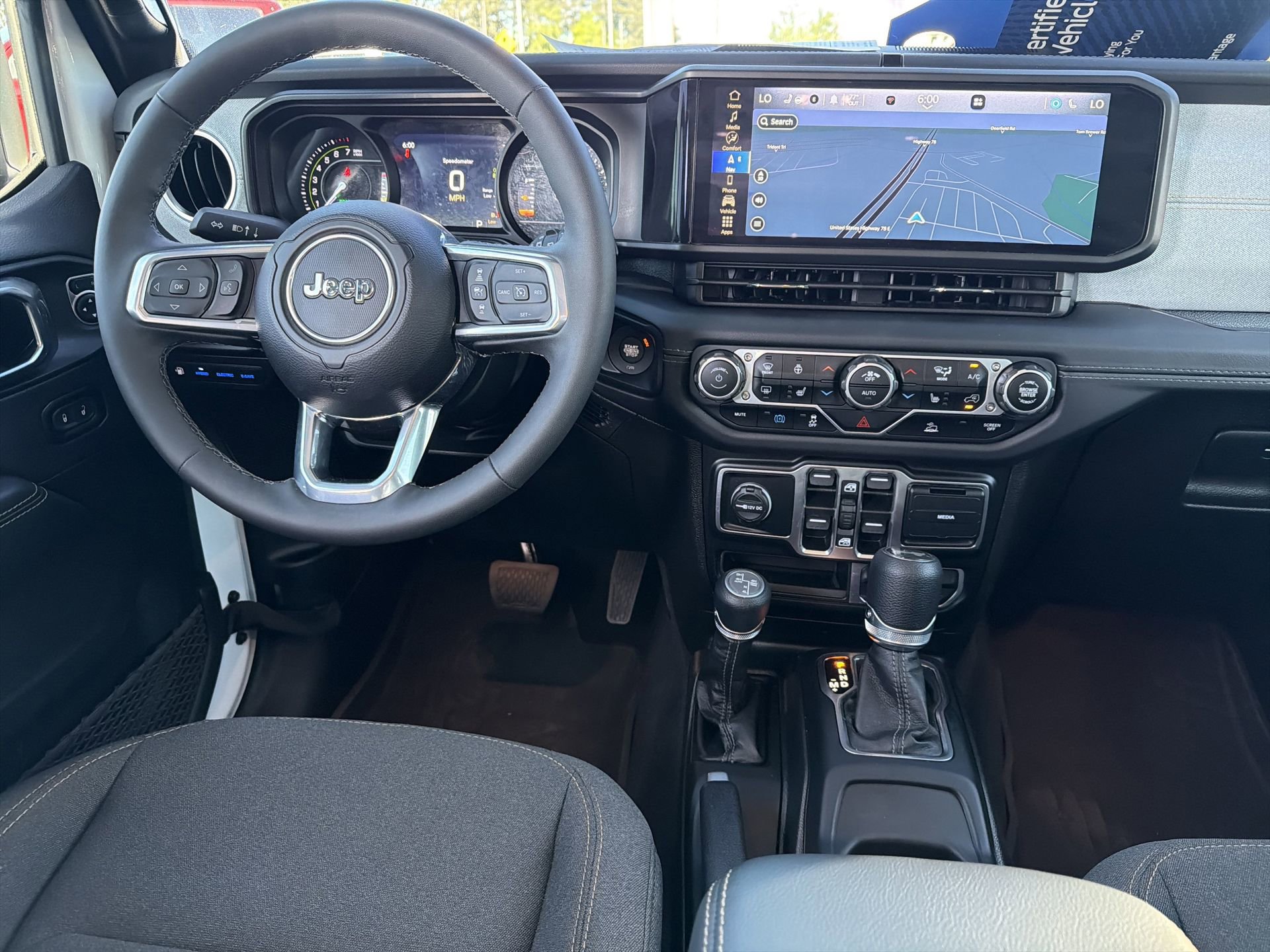 Used 2025 Jeep Wrangler Unlimited Sahara AWD/4WD image 3