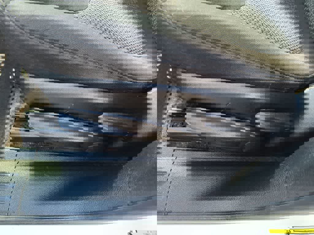 Used 2019 Jeep Cherokee Latitude w/ Popular Appearance Group image 12