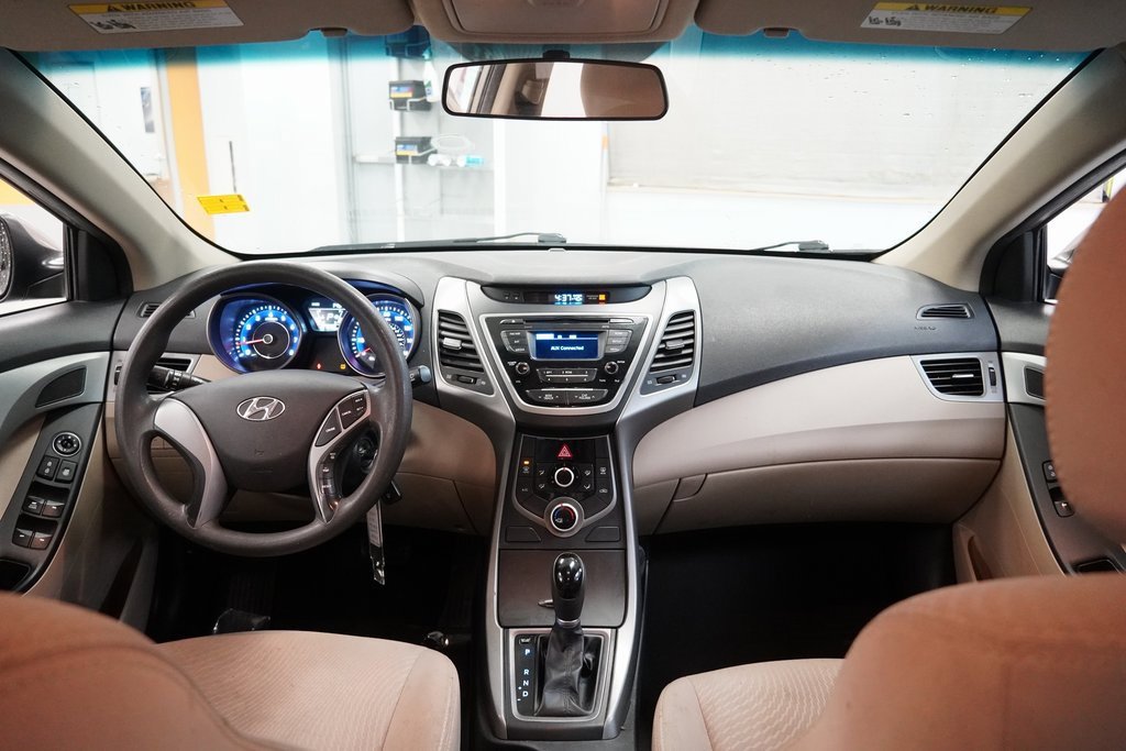 Used 2015 Hyundai Elantra SE image 17