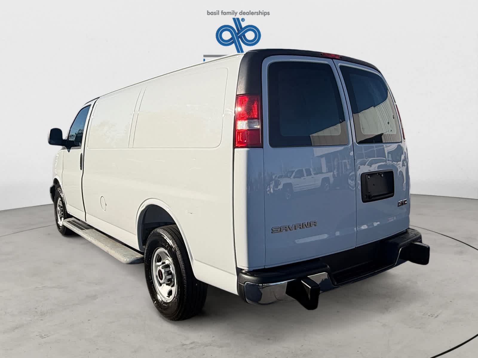Used 2025 GMC Savana 2500 w/ Driver Convenience Package RWD image 4