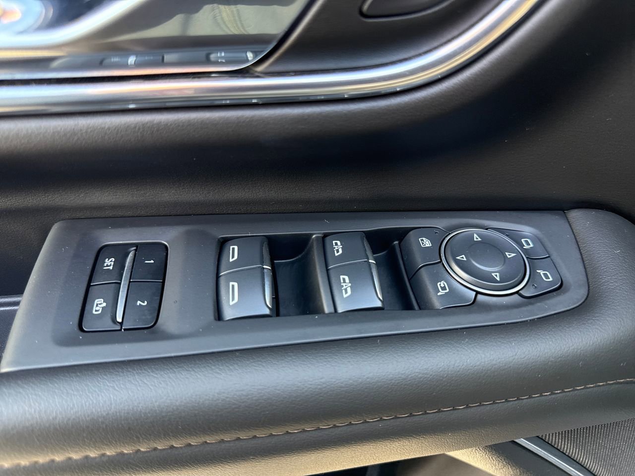 Used 2024 Chevrolet Tahoe High Country AWD/4WD image 18