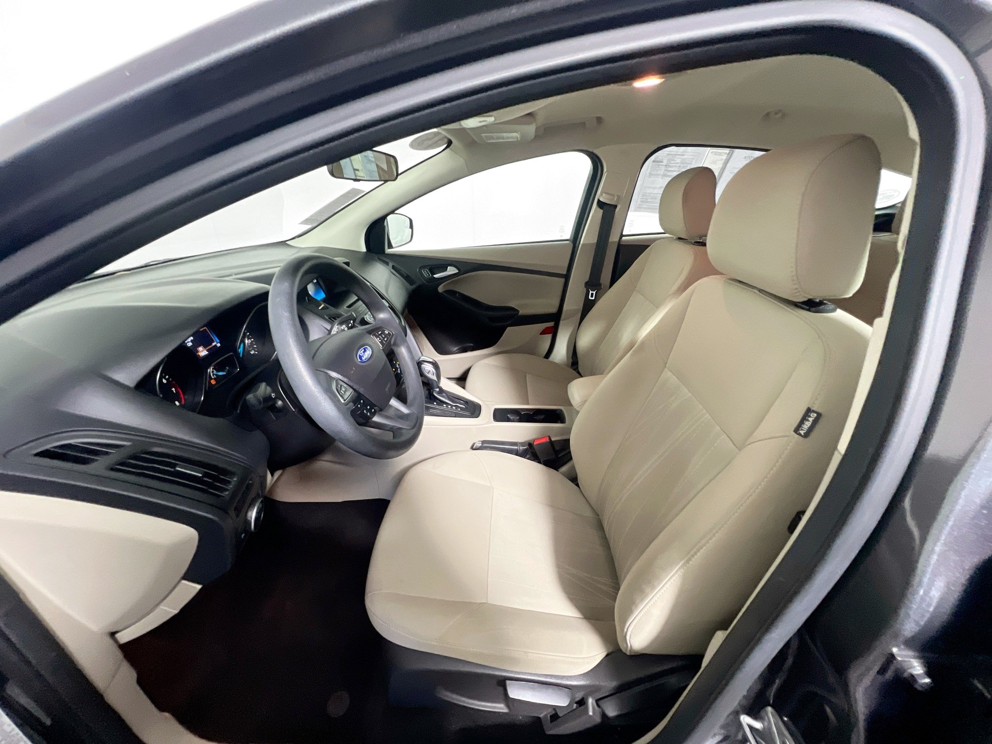 Used 2015 Ford Focus SE FWD image 14