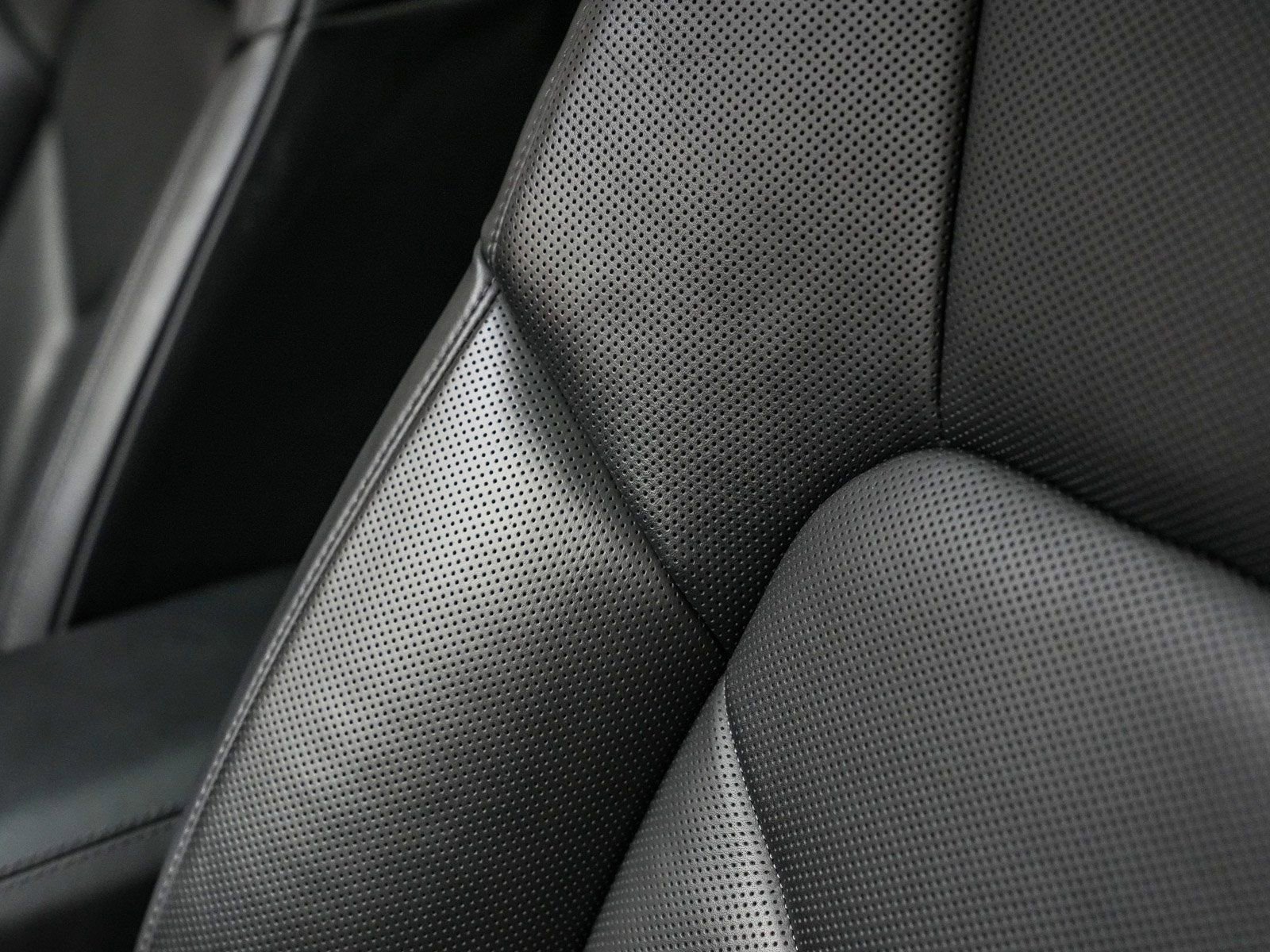 Certified 2025 Porsche Macan image 27