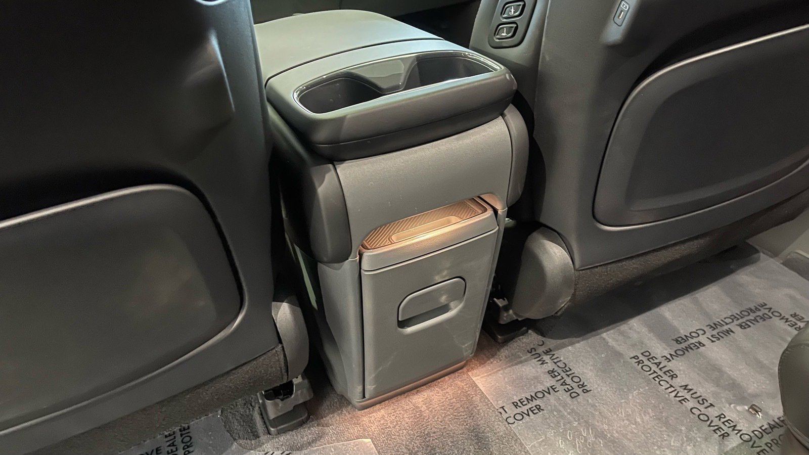 Used 2026 Kia EV9 Land w/ Nightfall Edition Package image 32