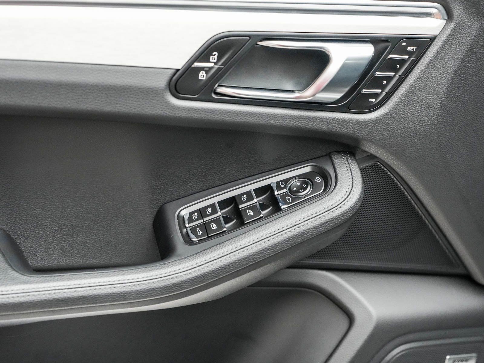 Certified 2025 Porsche Macan image 26