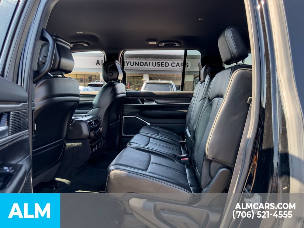 Used 2023 Jeep Wagoneer Series III w/ Preferred Equipment Group AWD/4WD image 12