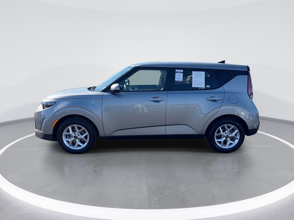 Certified 2025 Kia Soul LX w/ LX Technology Package FWD image 5