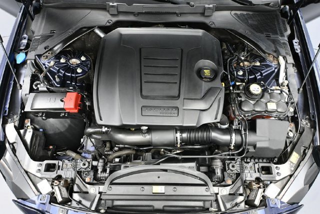 Used 2018 Jaguar XE Premium AWD/4WD image 42