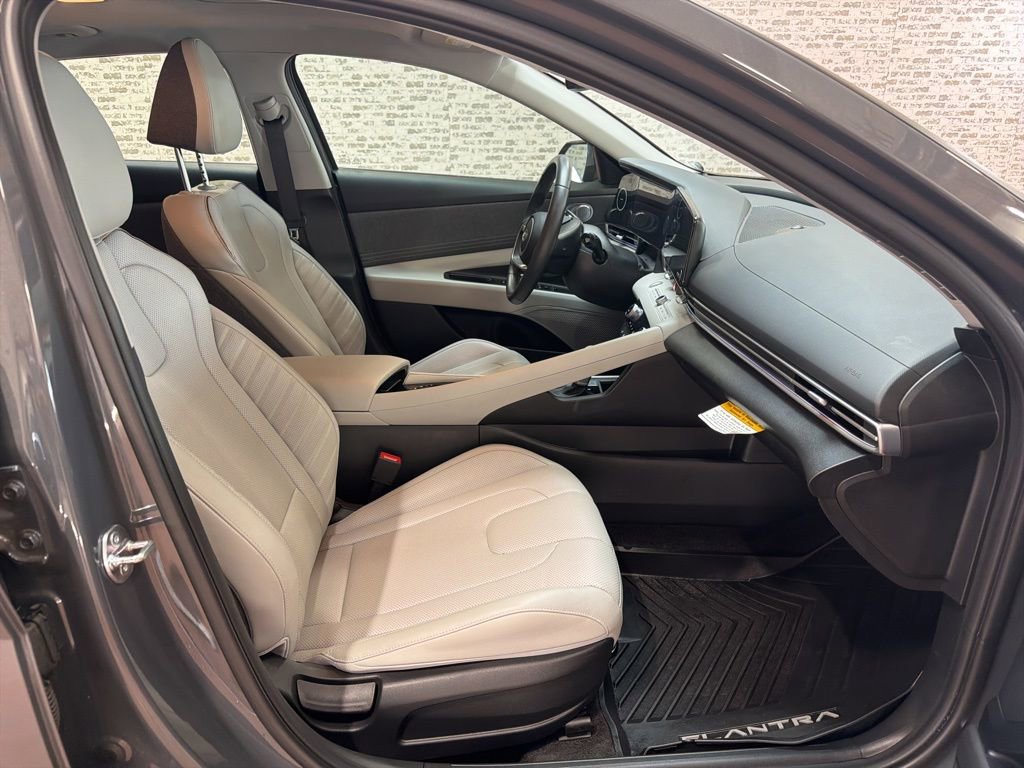 Used 2025 Hyundai Elantra Limited FWD image 11