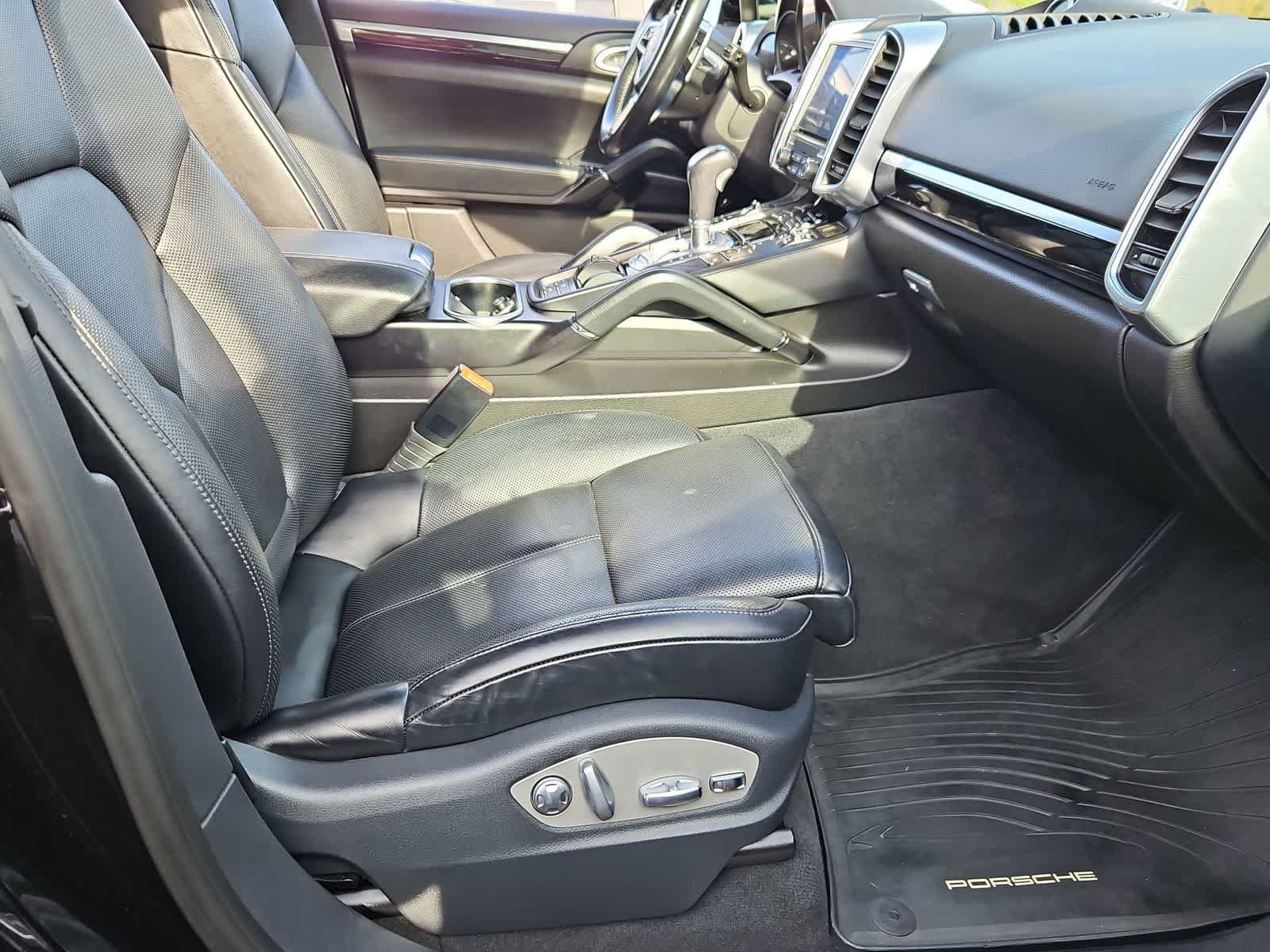 Used 2018 Porsche Cayenne S image 22