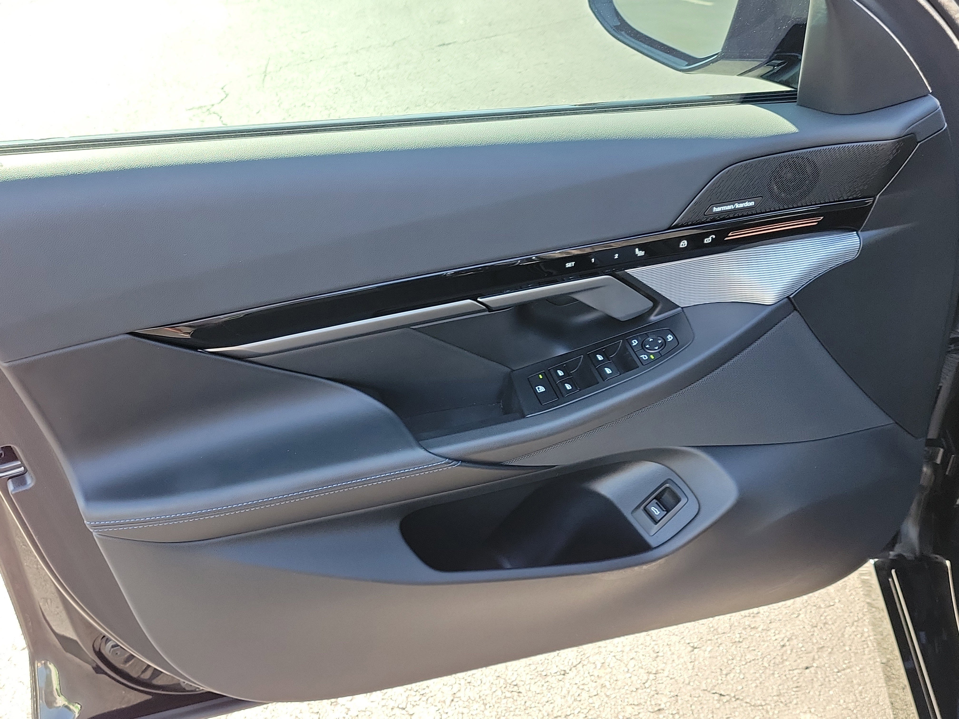 Used 2024 BMW 530i w/ M Sport Package RWD image 17