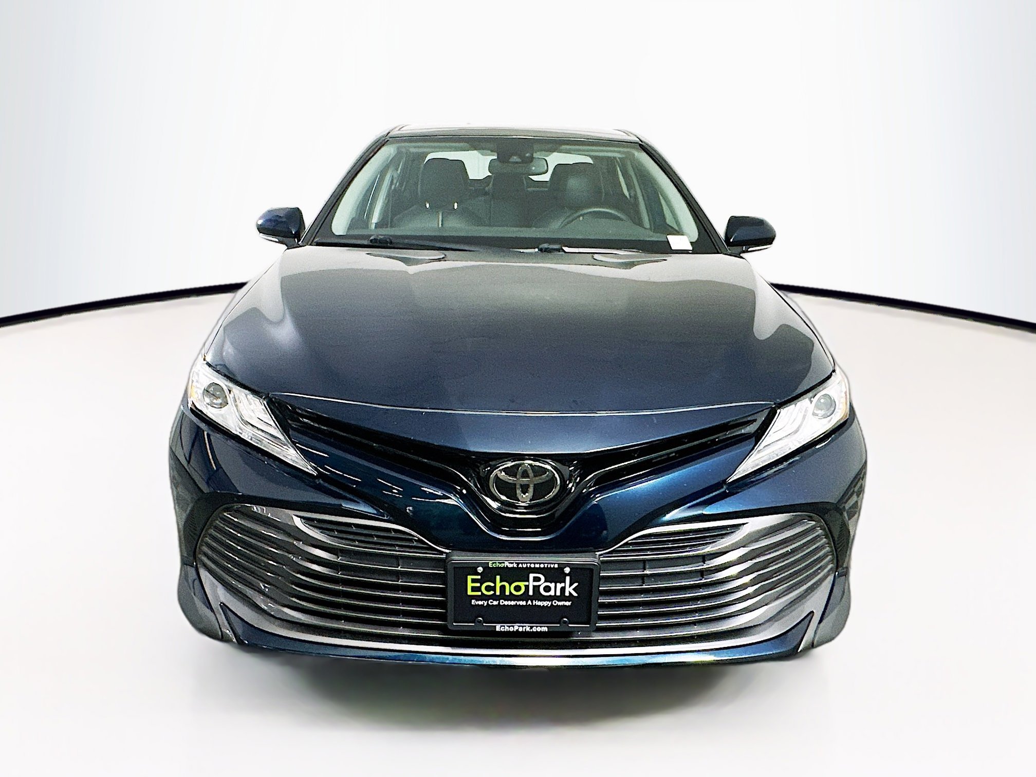 Used 2019 Toyota Camry XLE FWD image 2