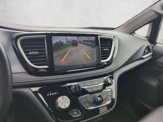 Used 2021 Chrysler Pacifica Touring-L w/ S Appearance Package FWD image 9