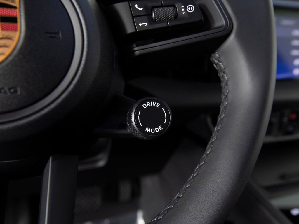 New 2026 Porsche Macan 4 Electric image 26