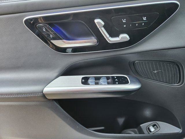 Used 2024 Mercedes-Benz GLC 300 4MATIC image 25