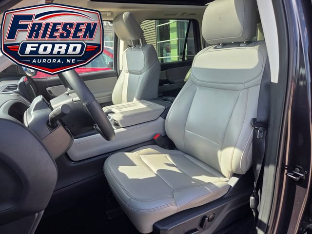 Used 2025 Ford Expedition Active AWD/4WD image 13