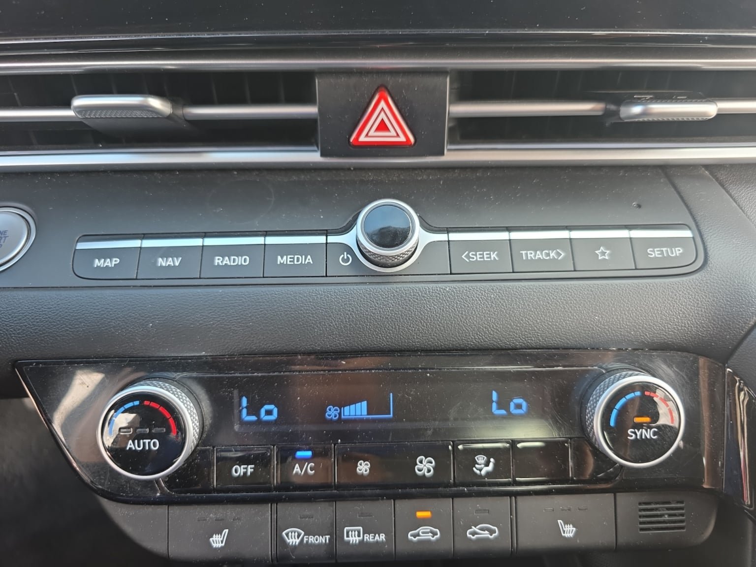Used 2025 Hyundai Elantra SEL FWD image 25